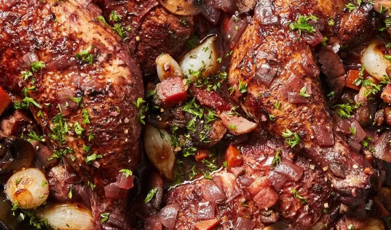 Fransız mutfağından lezzet! Coq au Vin tarifi ve püf noktaları