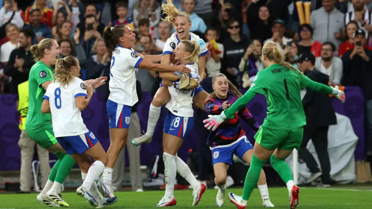 UEFA Kadınlar EURO 2025'de şampiyon İngiltere!