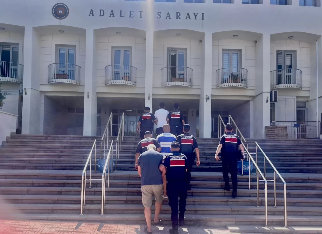 Bodrum'da uyuşturucu baskınında skunk ve haplar ele geçirildi