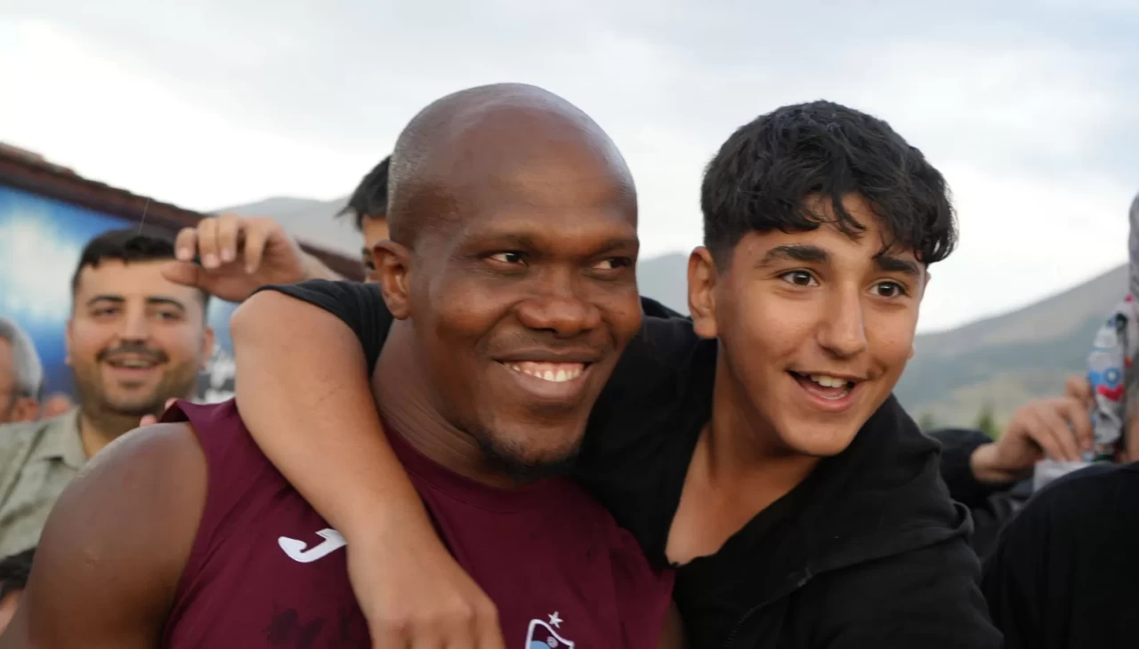 Erzurum'daki üçüncü taraftar buluşmasında Trabzonspor’a yine sevgi seli