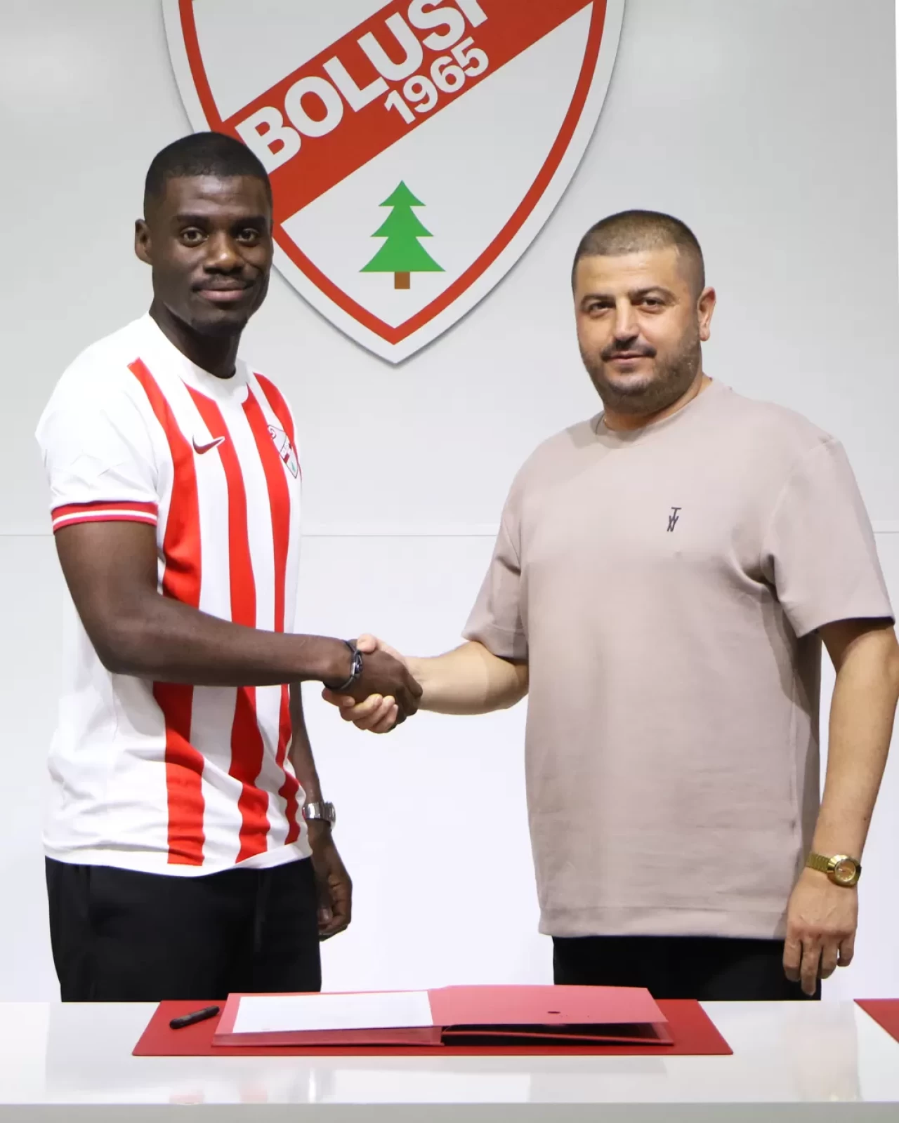 Boluspor'un yeni savunma hamlesi: Loic Kouagba ile 2 yıllık sözleşme