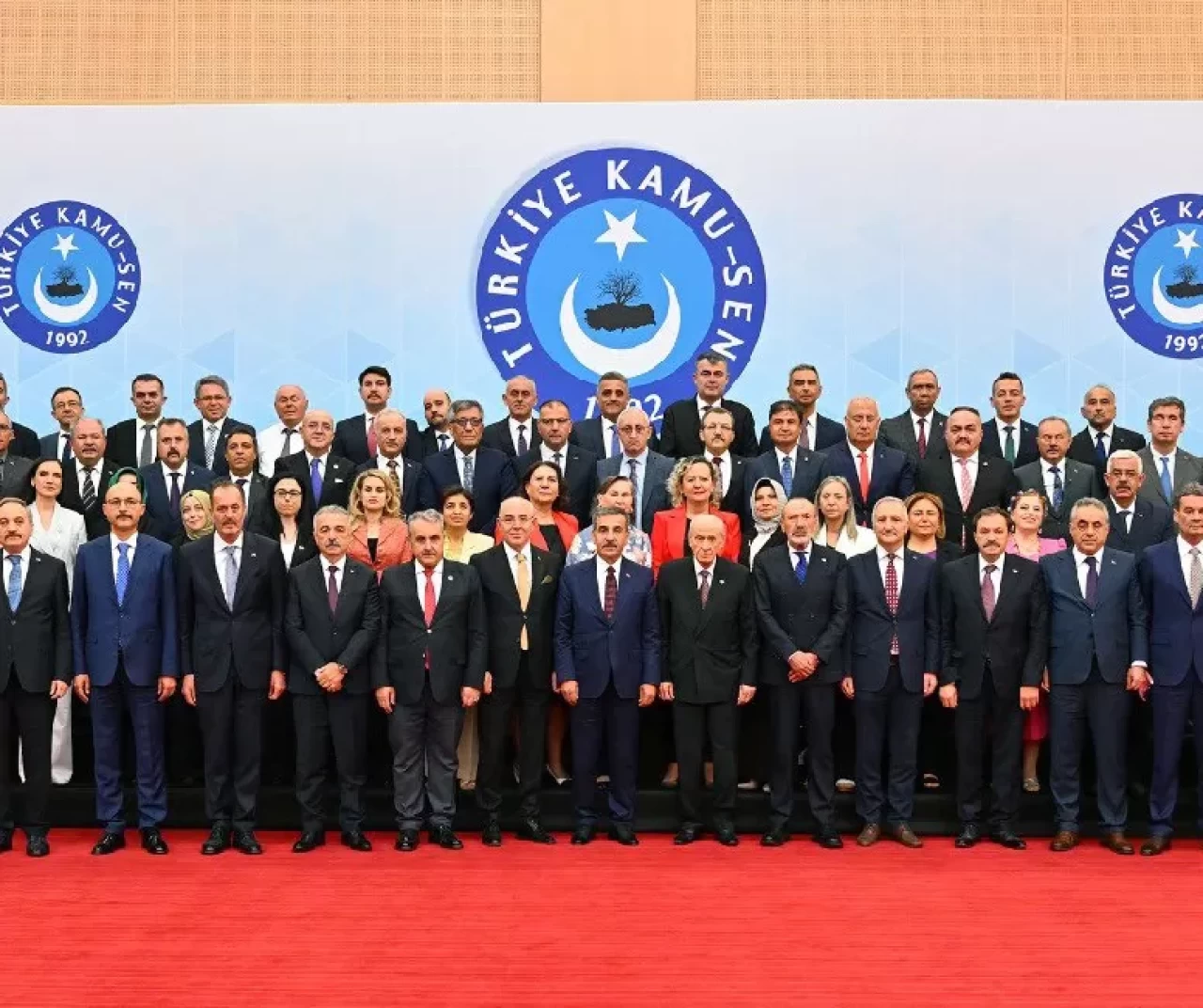 MHP Genel Başkanı Bahçeli, Kamu-Sen yönetimiyle bir araya geldi