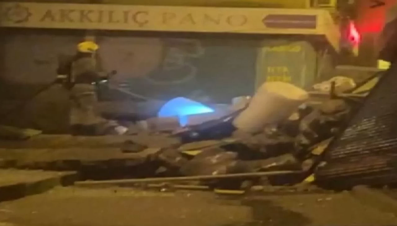 İstanbul'da patlama sonrası bir binada kısmi çökme