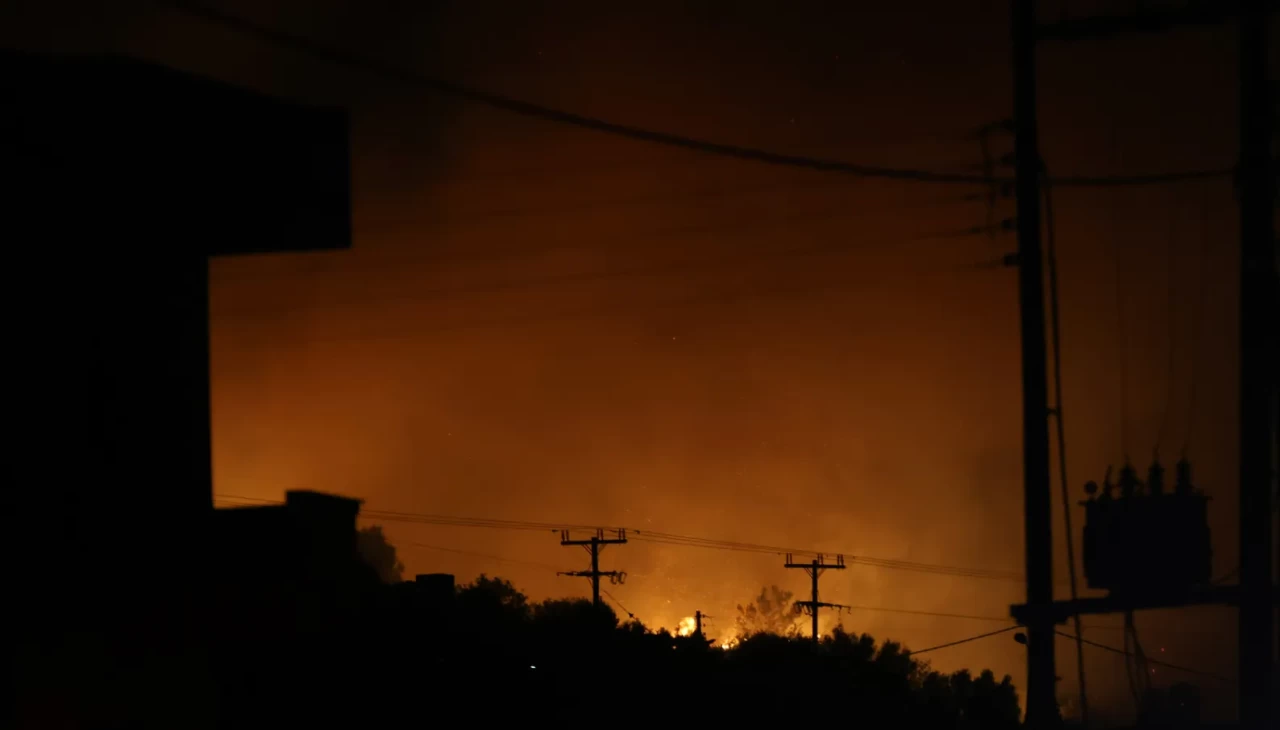 Girit Adası'ndaki yangın yerleşim yerlerine sıçradı