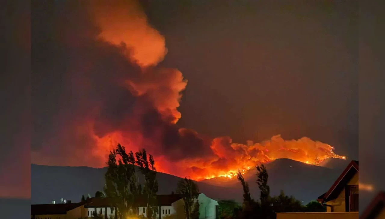 Bir yangın da Ödemiş’te: 3 mahalle tahliye edildi