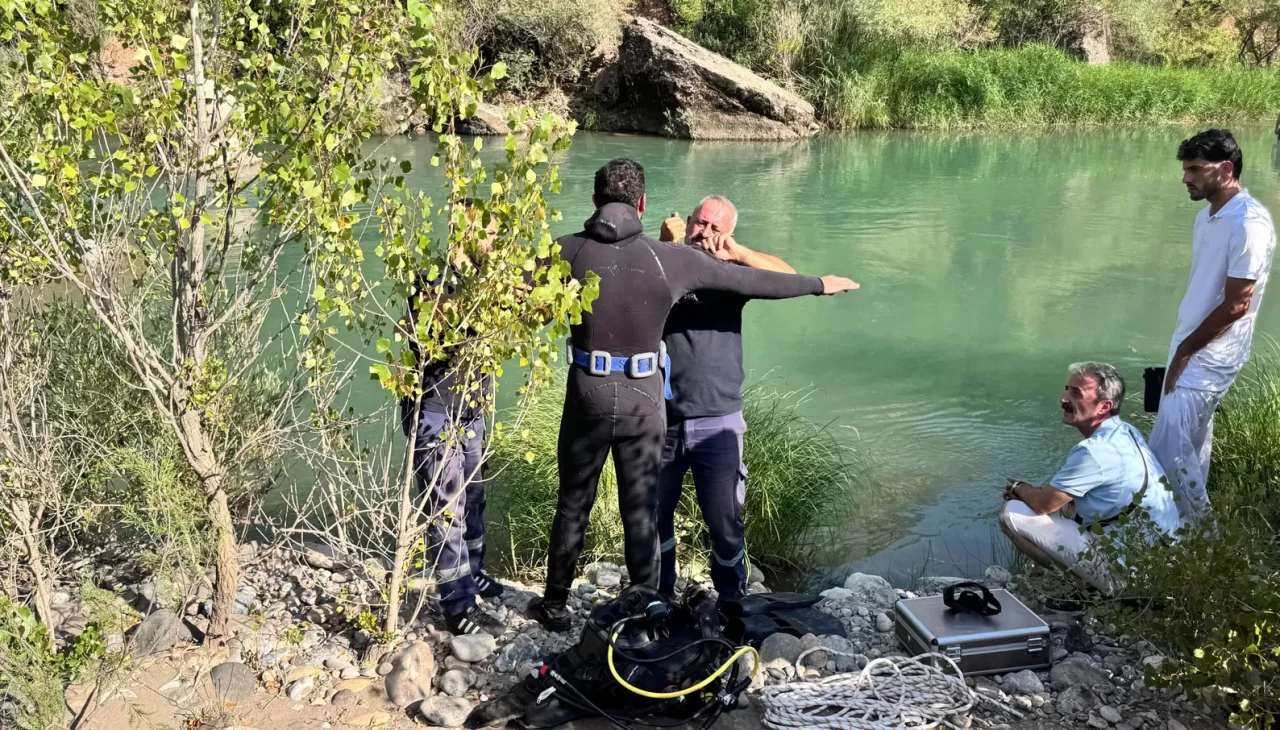 Tunceli’de çaya giren iki arkadaştan biri boğuldu, diğeri kurtarıldı