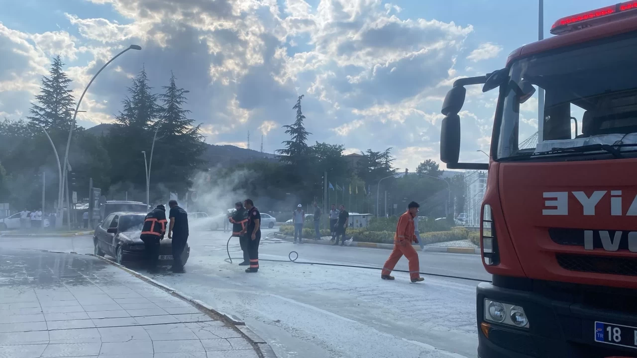Çankırı'da seyir halindeki otomobil yandı