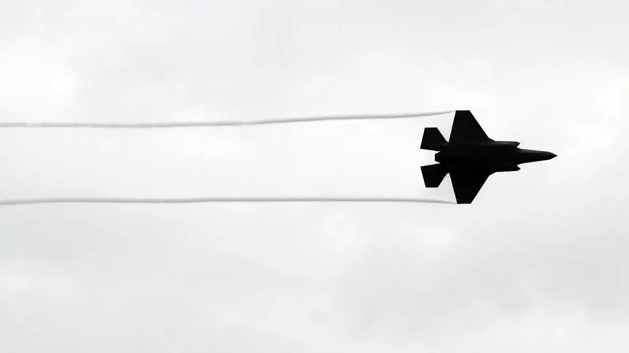 California'da F-35 savaş uçağı düştü: Pilot kurtuldu