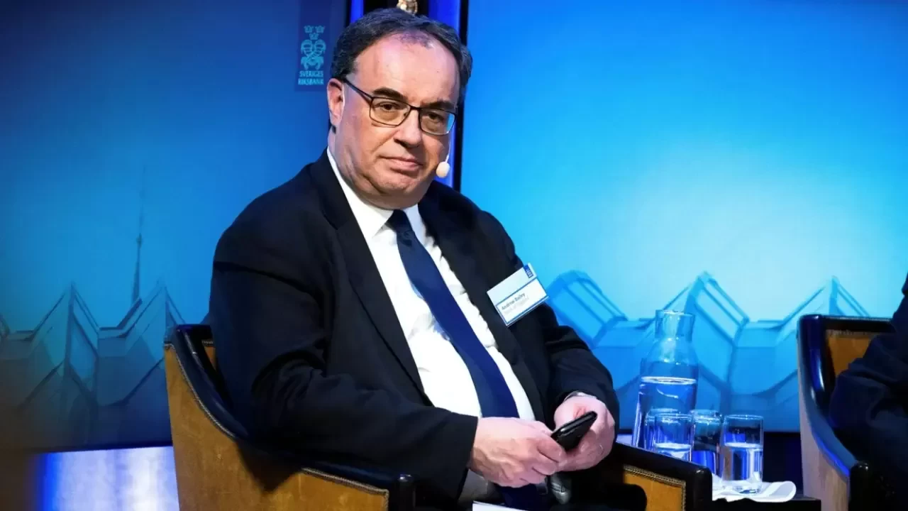 BoE Başkanı Bailey, para politikasının sıkılığının zamanla azalacağını bildirdi