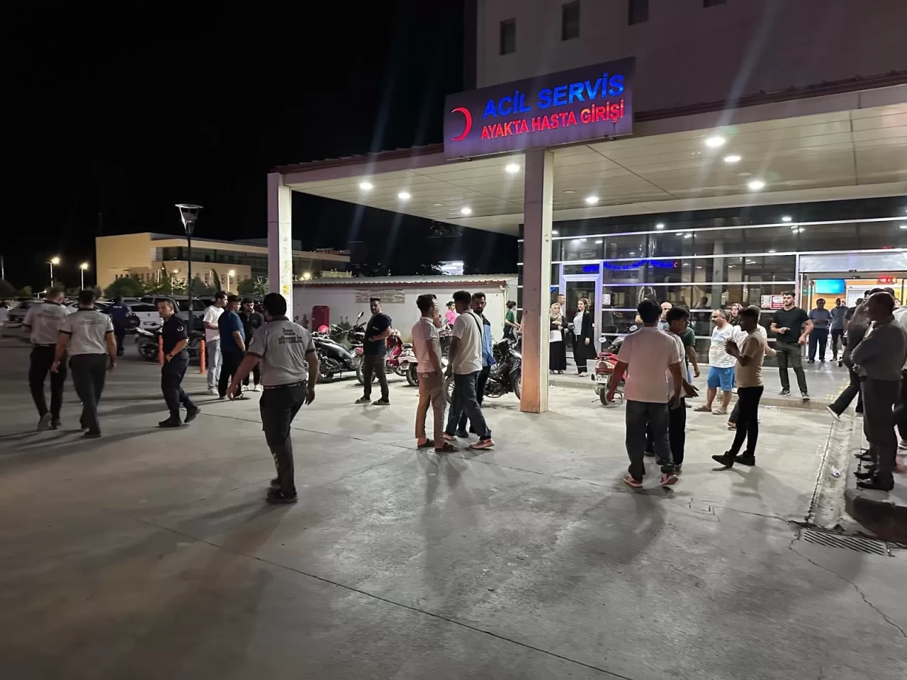 Hastanede iki grup arasında kavga: Tekme ve yumruklar havada uçtu