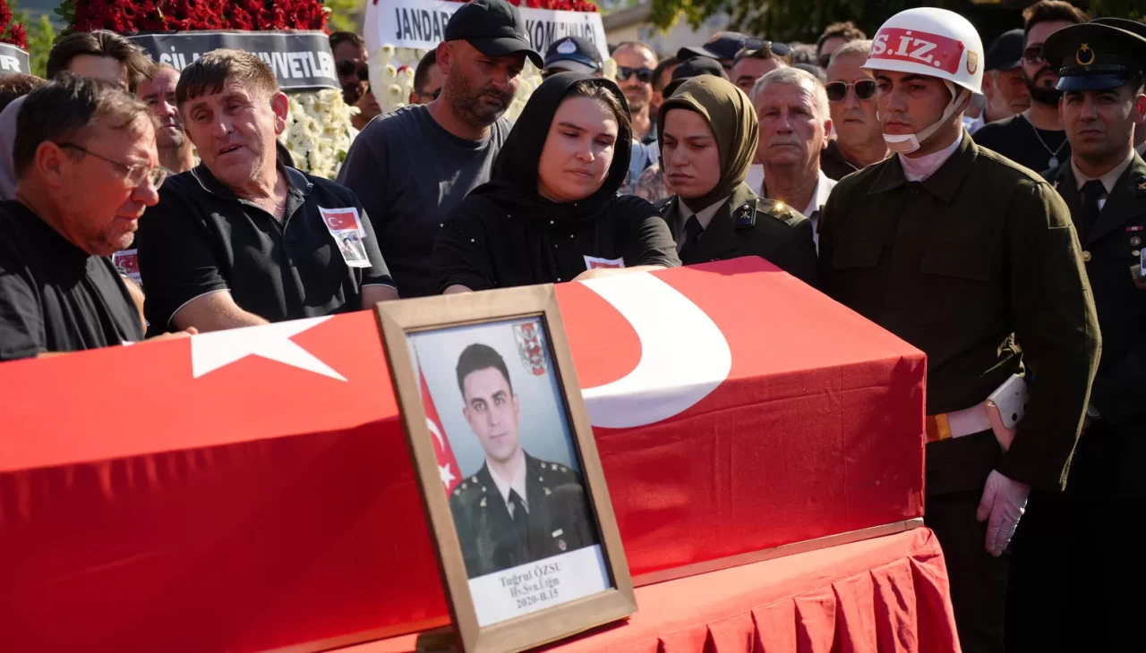 Şehit Üsteğmen Tuğrul Özsu, Edirne'de son yolculuğuna uğurlandı