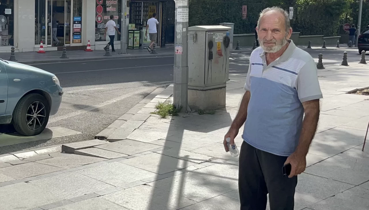 Otomobili arızalanan mağdur, insanlık beklediği kişi tarafından dolandırıldı