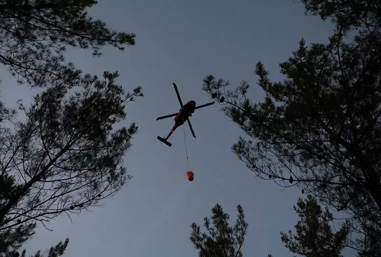 Çanakkale'de tarım alanında çıkan yangına müdahale ediliyor