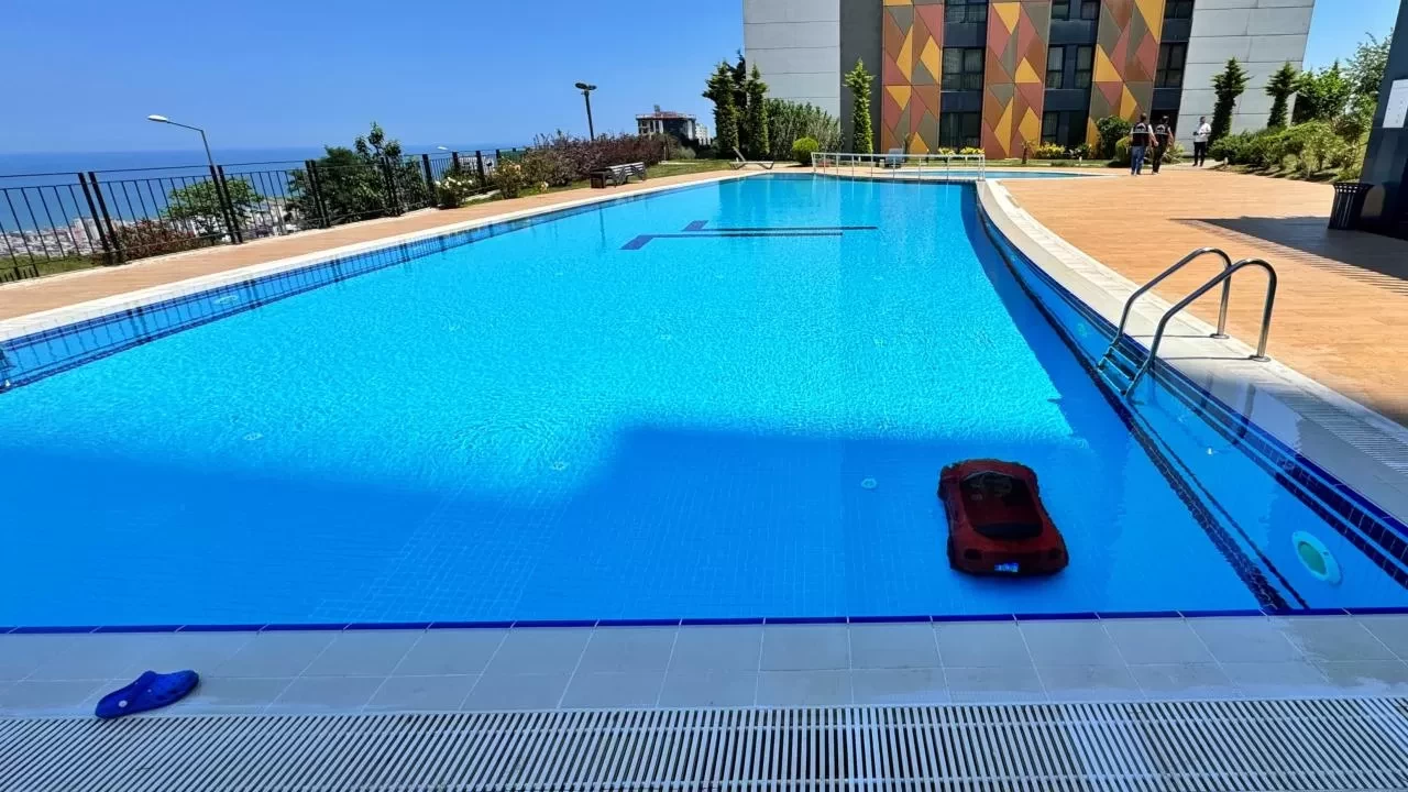 Site havuzunda dehşet anları! 4 yaşındaki çocuk son anda kurtarıldı