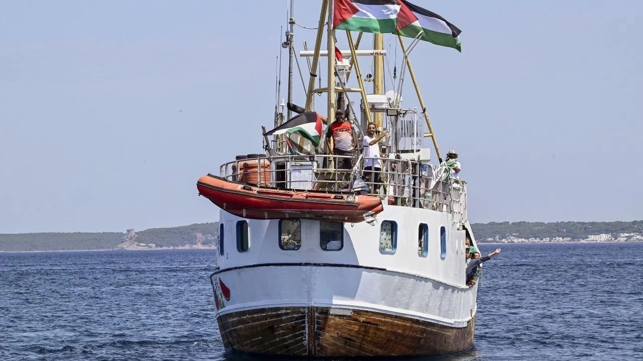 Gazze'ye yardım götüren Hanzala gemisine İsrail engeli!