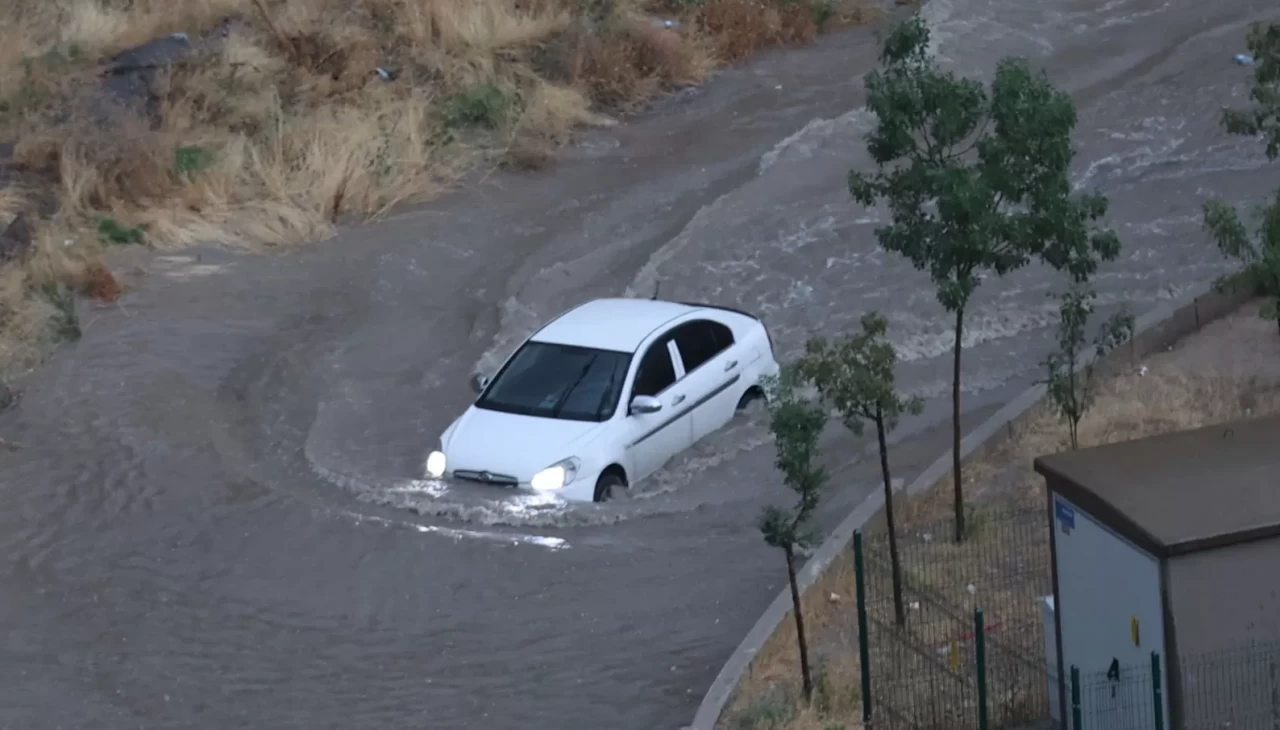Ankara'yı sağanak yağmur vurdu!