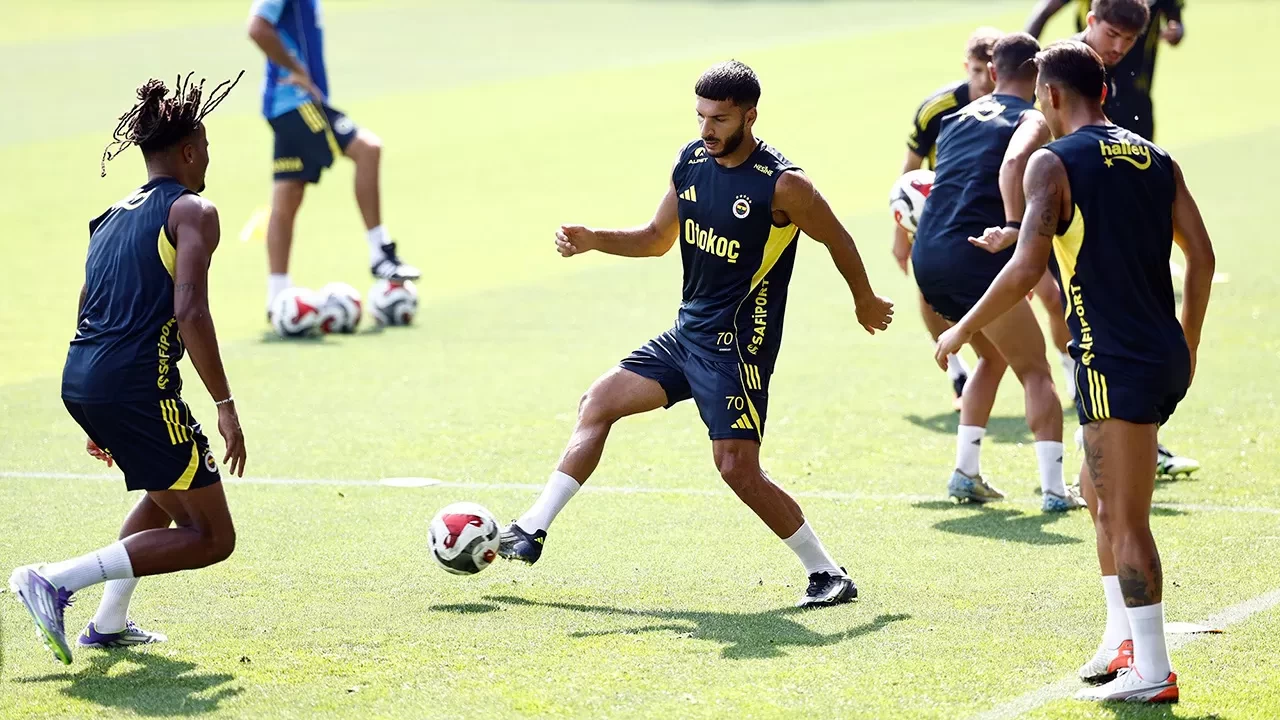 Fenerbahçe, yeni sezon hazırlıklarını tek antrenmanla sürdürdü