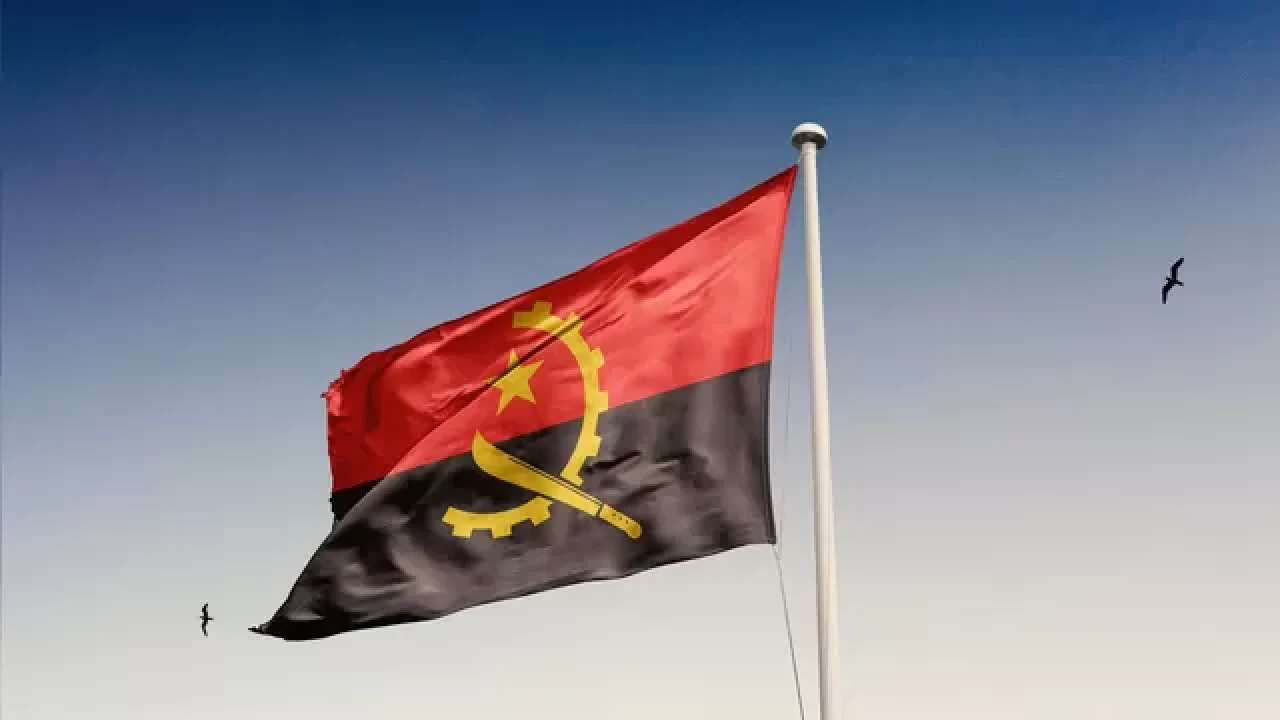 Angola Bayrağı Nedir? Üzerindeki Renkler ve Sembollerin Anlamı