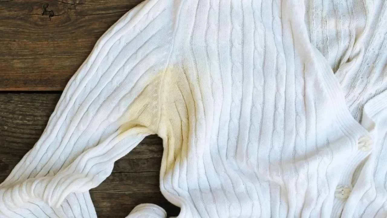 Beyaz kıyafetleriniz sararıyorsa bunu yapın!