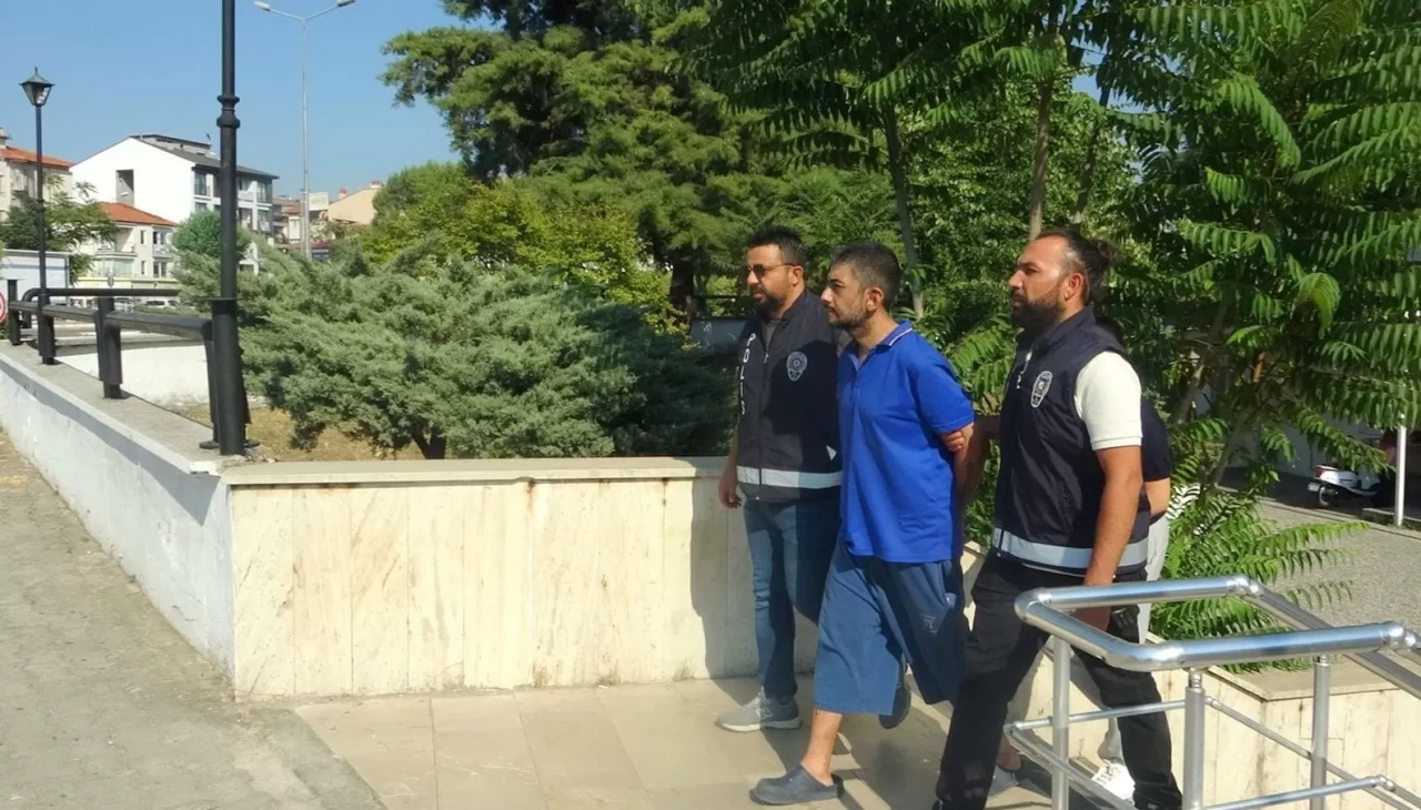 Muğla'da polis araçlarına zarar veren şahıs tutuklandı