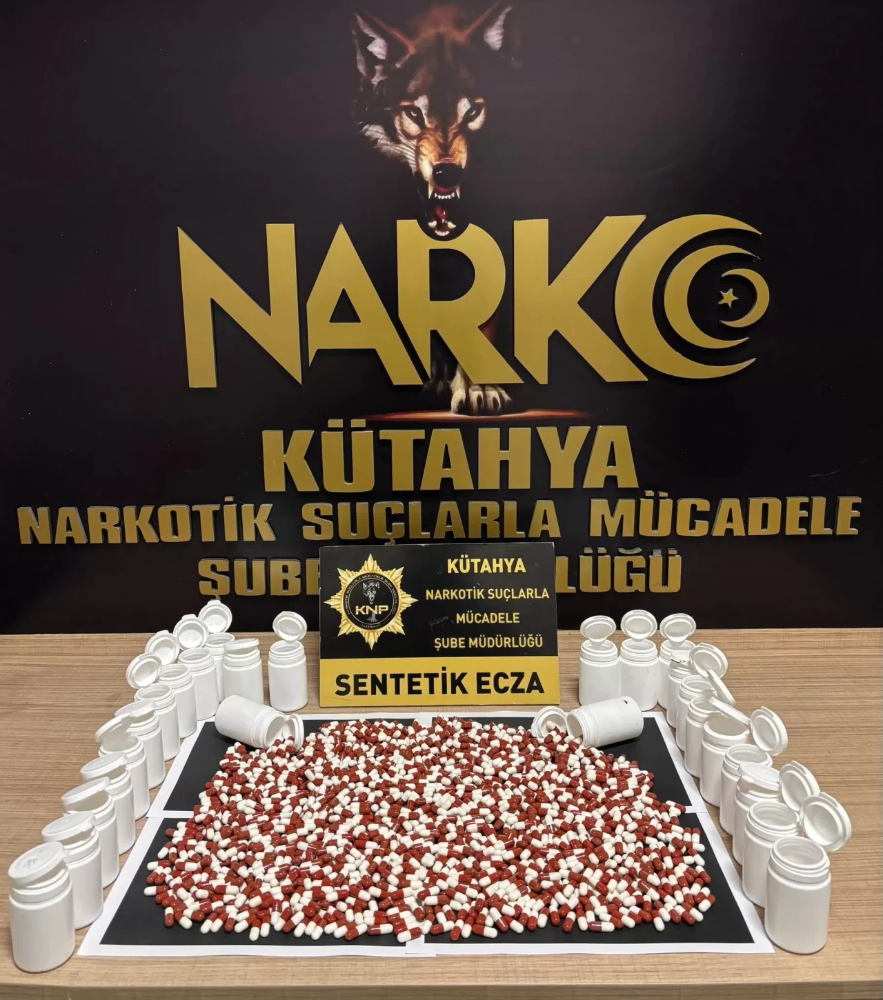 Kütahya'da durdurulan araçlardan binlerce uyuşturucu hap çıktı