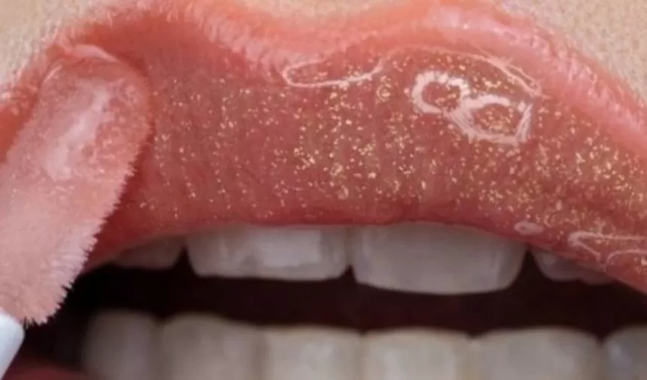 Lip gloss nedir, ne işe yarar?