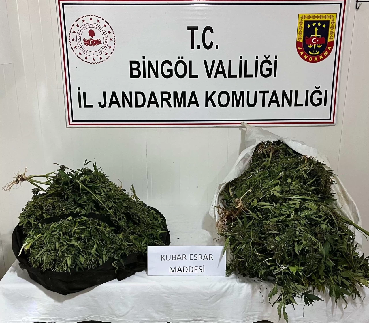 Bingöl'de 17 kilo 936 gram esrar ele geçirildi