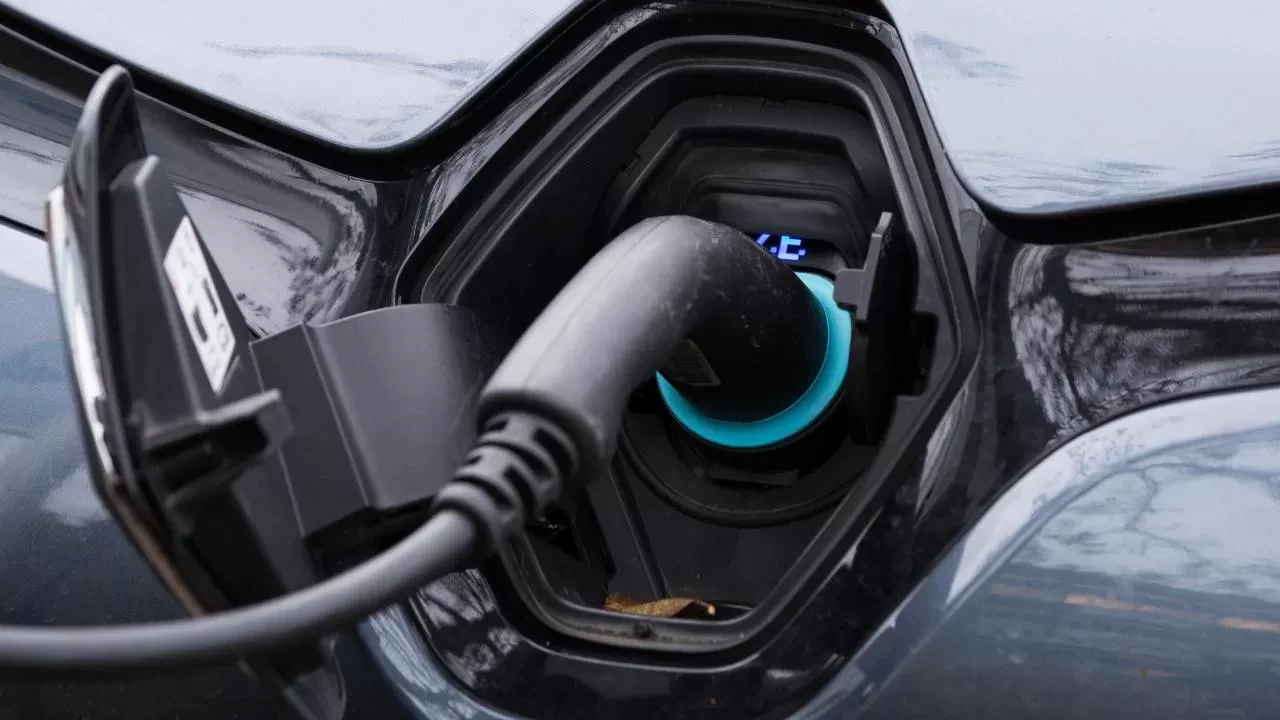 Şarj noktalarında rekor artış! Elektrikli araçlara altyapı genişliyor