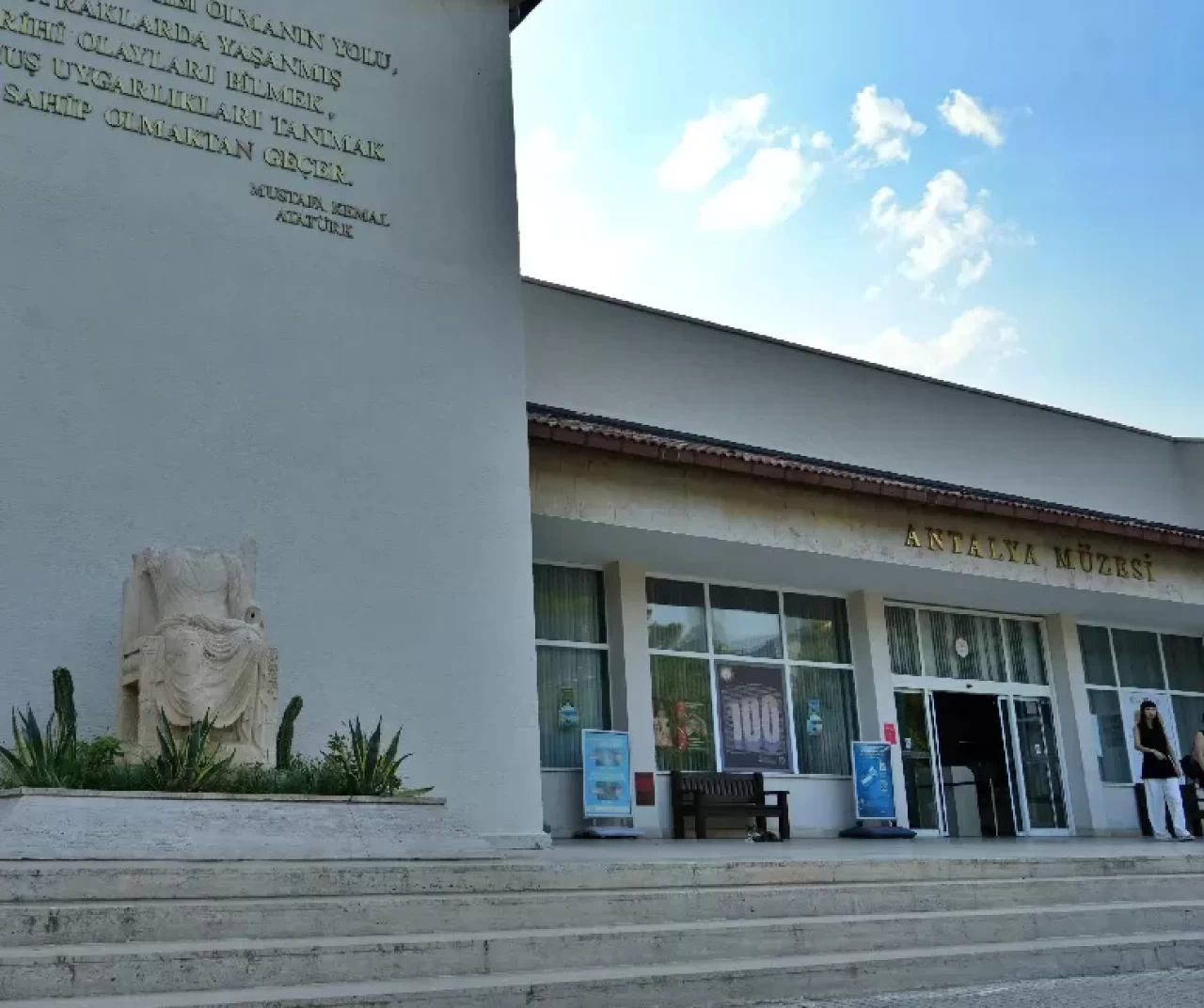 Antalya Arkeoloji Müzesi için yeni karar! Ziyaretçileri kapıda şaşırttı