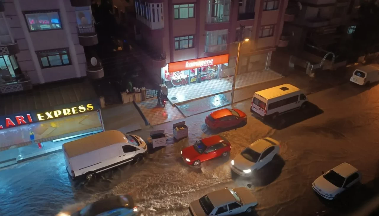 Ankara’da sağanak yağışlar sele neden oldu