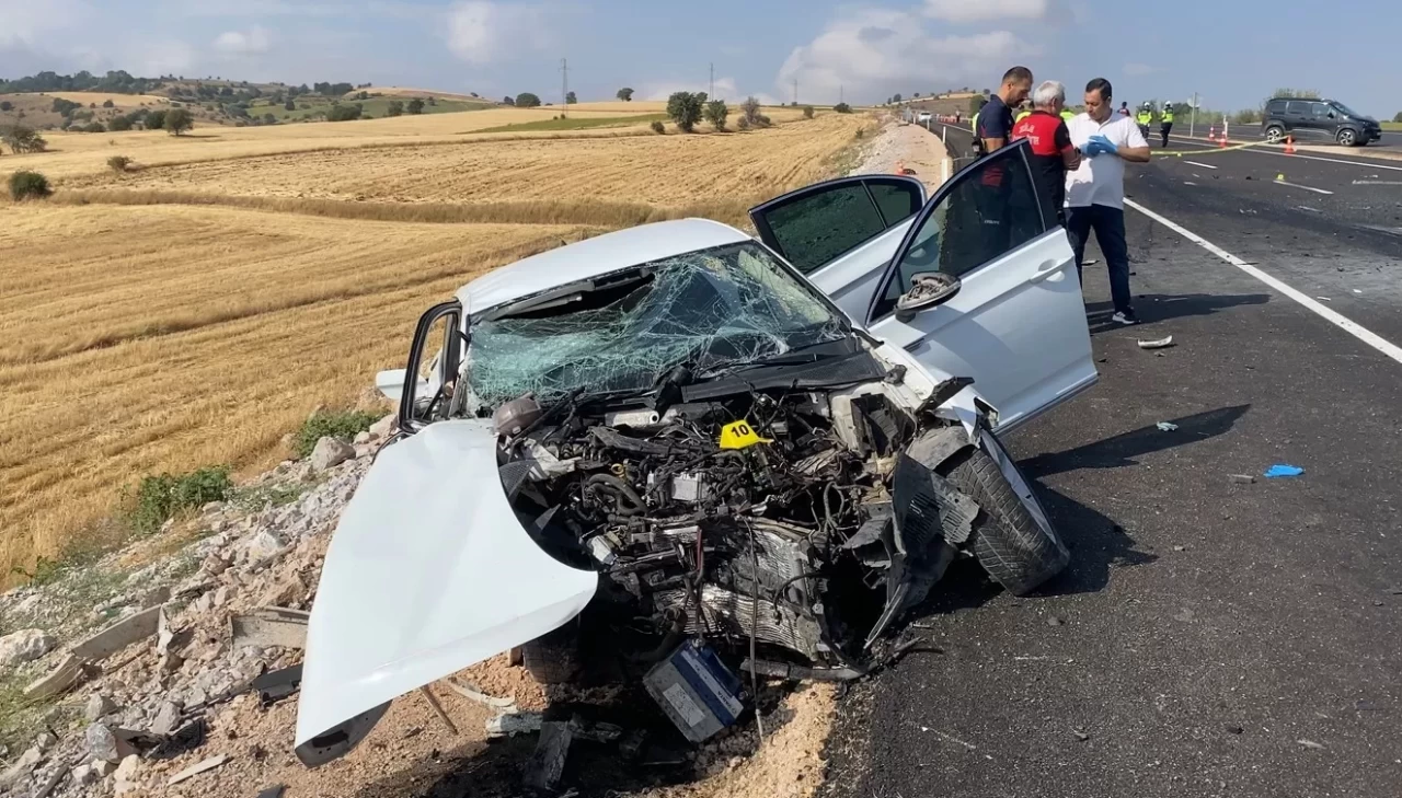 Tokat'ta feci kaza! İki otomobil kafa kafaya çarpıştı: 4 ölü, 2 yaralı