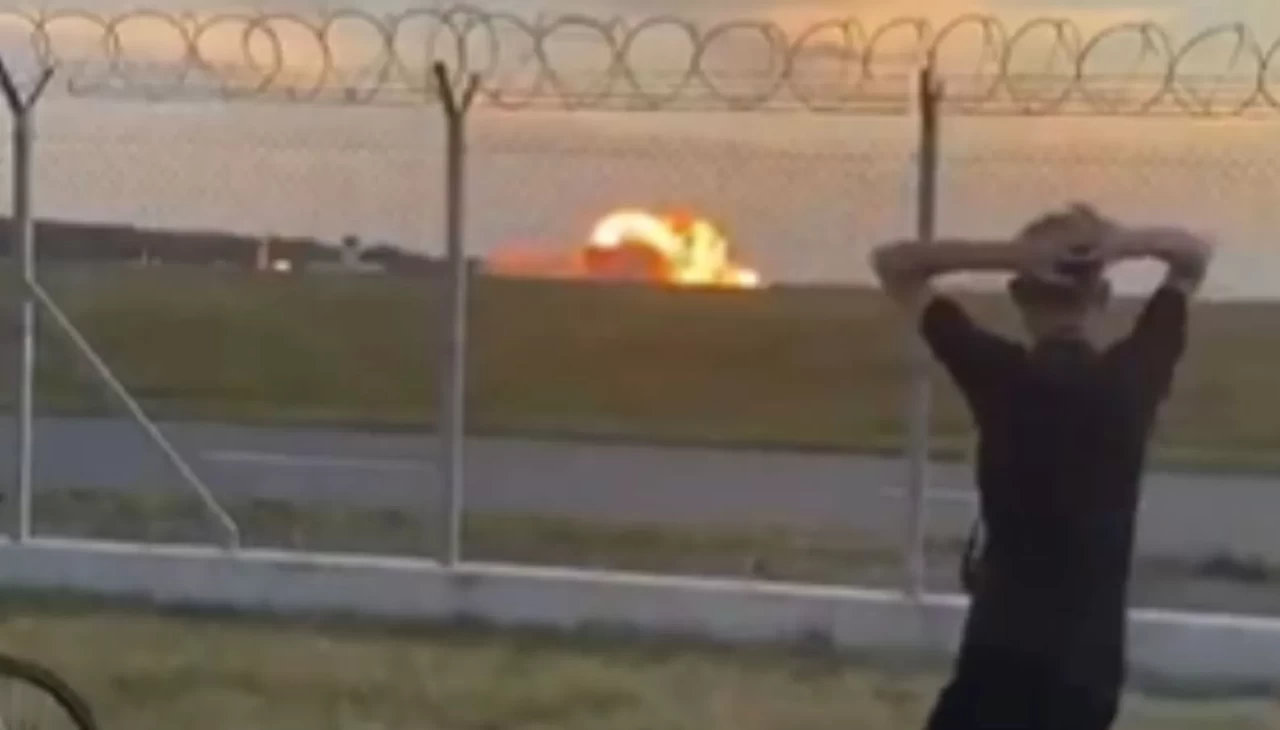 Polonya’da gösteri provası sırasında F16 savaş uçağı yere çakıldı