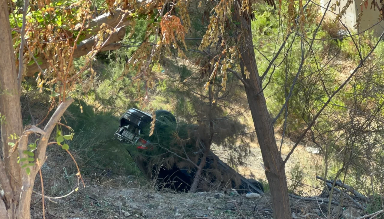 Çanakkale'de kontrolden çıkan otomobil viyadükten uçtu
