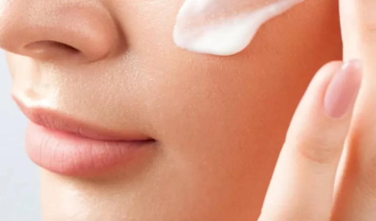 Kuru ciltleri canlandıran yoğun bakım rutini