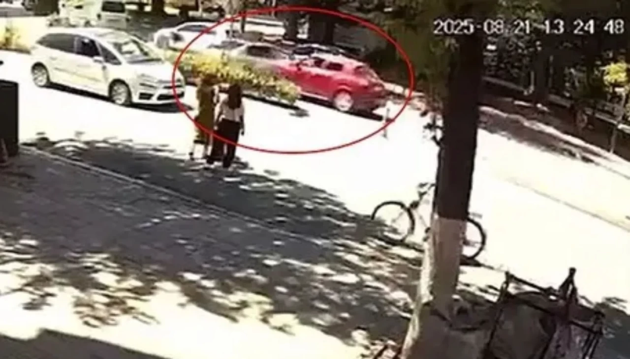 Otomobil ciple çarpıştı; 1'i bebek, 9 yaralı