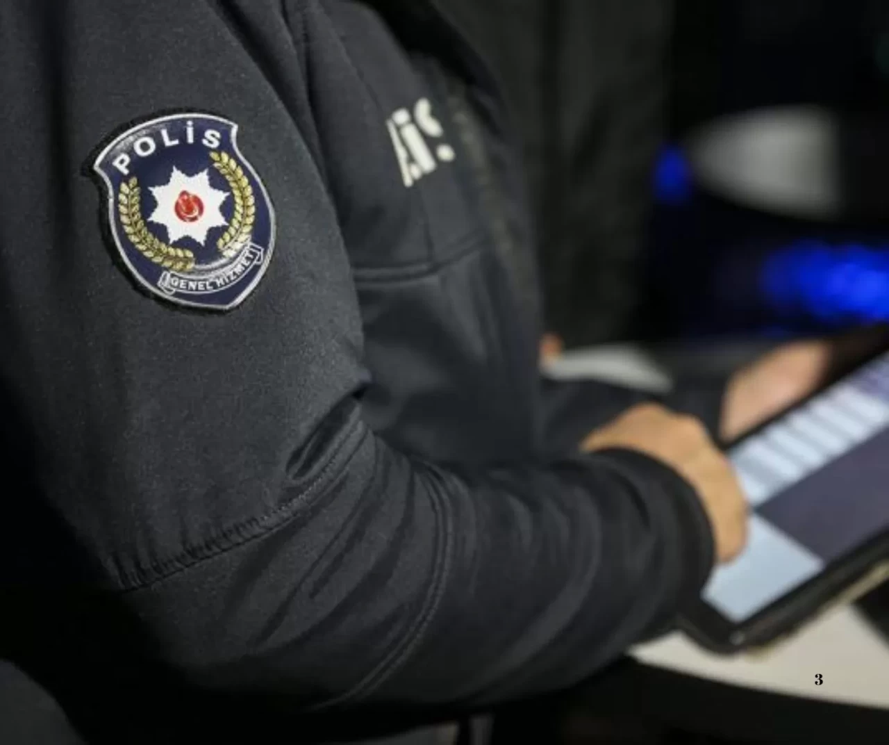 Ayağını camdan çıkartan sürücüye para cezası