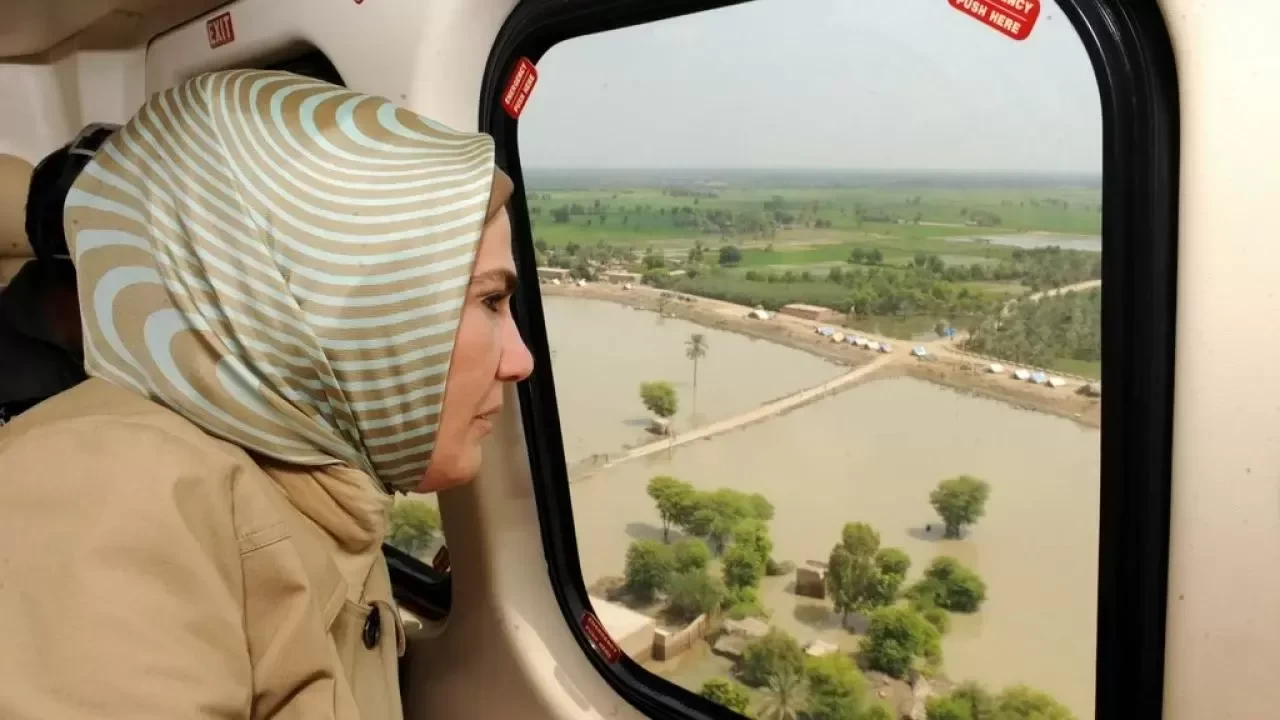 Emine Erdoğan: Gönlümüz, dualarımız ve yardımlarımız ile Pakistan halkıyla beraberiz