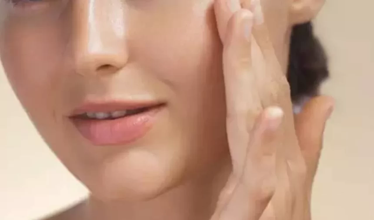 Orta yüz yaşlanmasına karşı estetik ve doğal çözümler