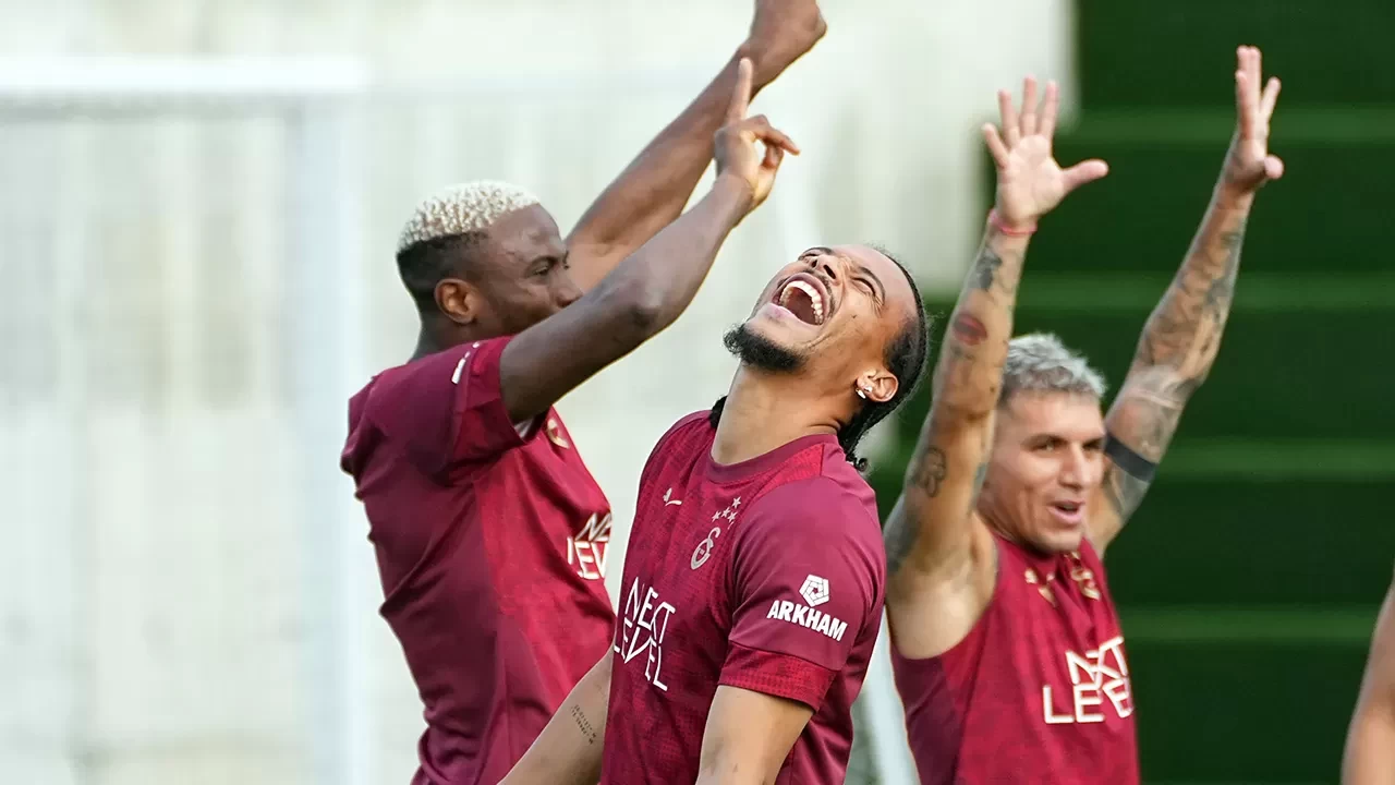 Galatasaray’da Osimhen ilk antrenmanına çıktı