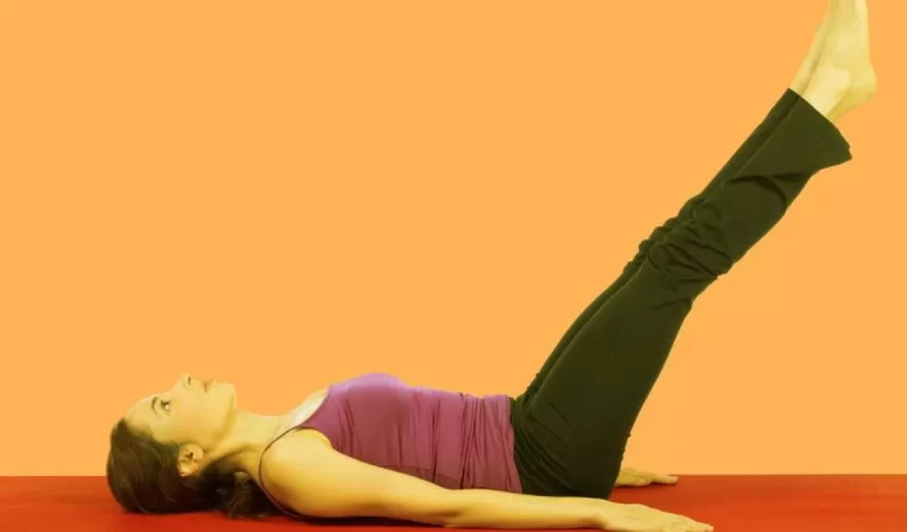 Bacakları güçlendiren Leg lifts hareketi! Nasıl yapılır ve faydaları nelerdir?
