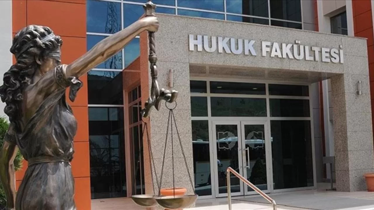 Hukuk fakültelerine giriş sıralaması barajı 125 bin oldu