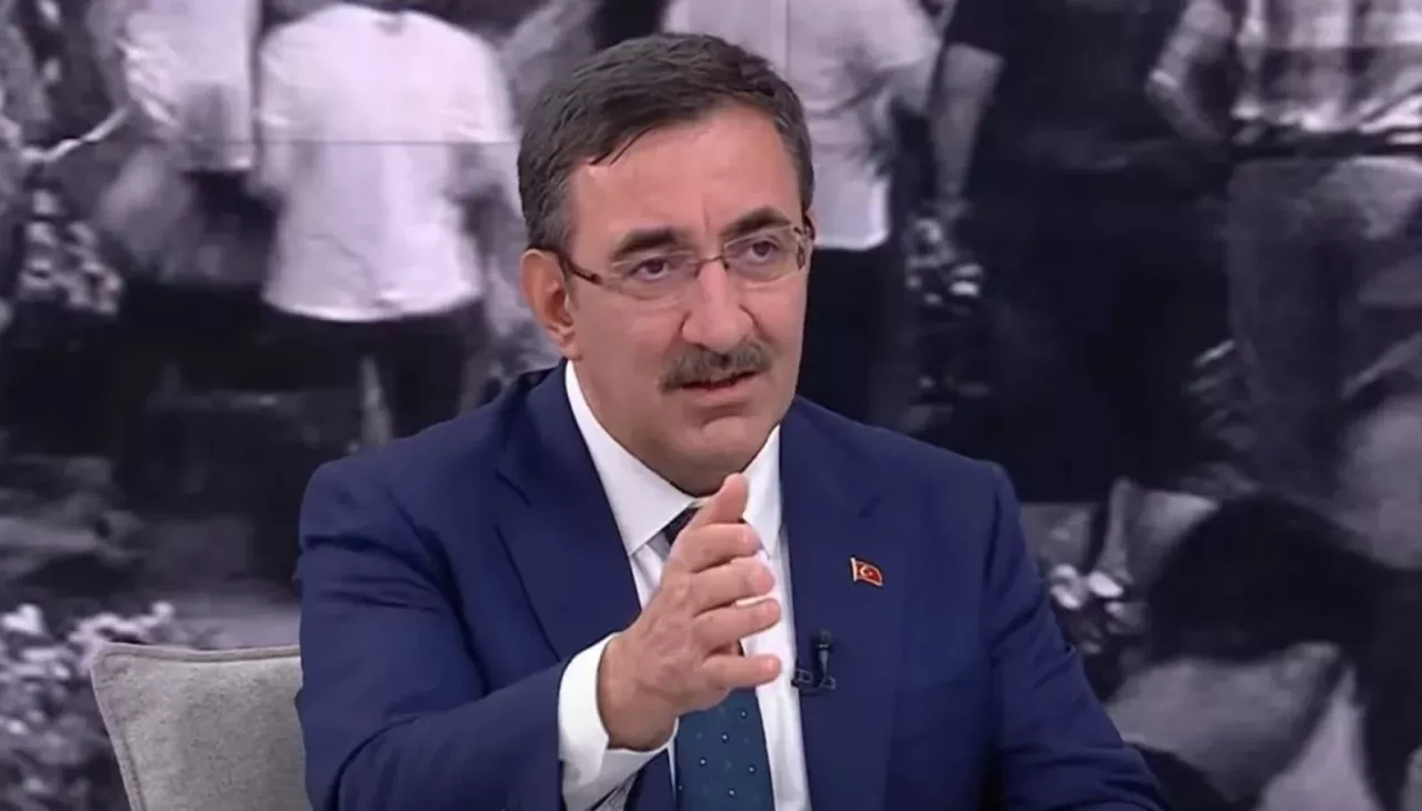 Cumhurbaşkanı Yardımcısı Yılmaz, canlı yayında soruları yanıtladı