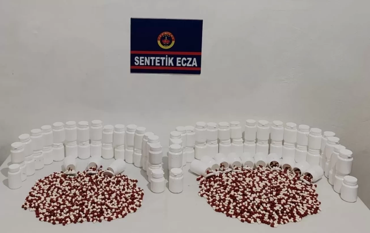 Manisa'da 5 binin üzerinde sentetik ecza hapı ele geçirildi