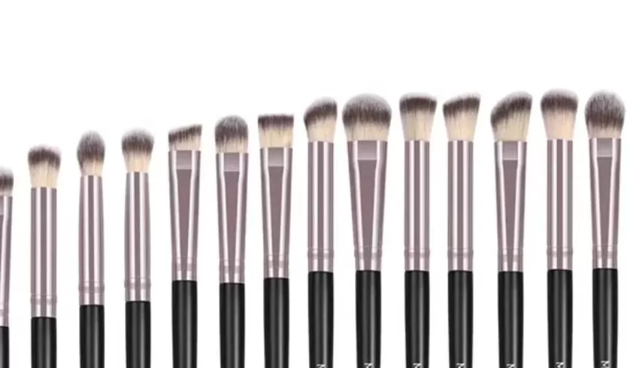 Kirli makyaj fırçaları cilt sağlığını tehdit ediyor