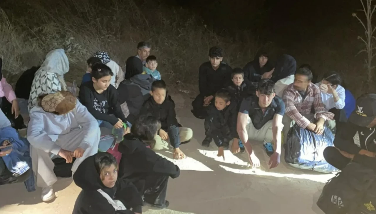 Yunanistan’ın geri ittiği 30 düzensiz göçmen kurtarıldı