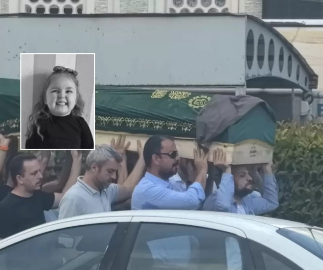 Kreş havuzunda fenalaşan küçük Berra, gözyaşları içinde son yolculuğuna uğurlandı