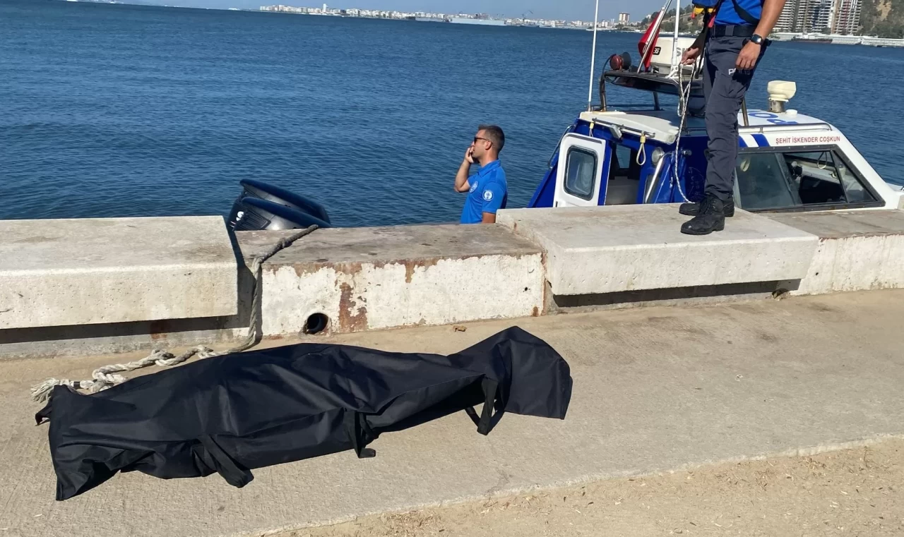 İzmir'de denizde erkek cesedi bulunmuştu! 1 şüpheli tutuklandı