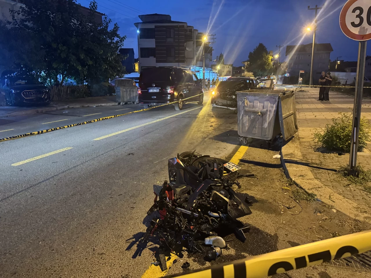 Sakarya'da feci kaza: 1 motosiklet ile 2 cipin karıştığı kazada 1 ölü, 1 yaralı var