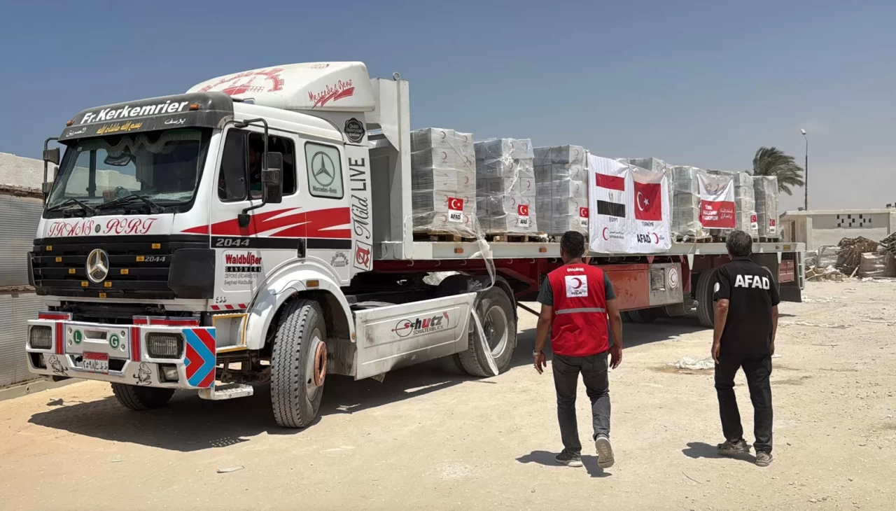 Türk Kızılay'dan Gazze'ye destek: Gıda yardımları sınır kapısından geçmeye başladı