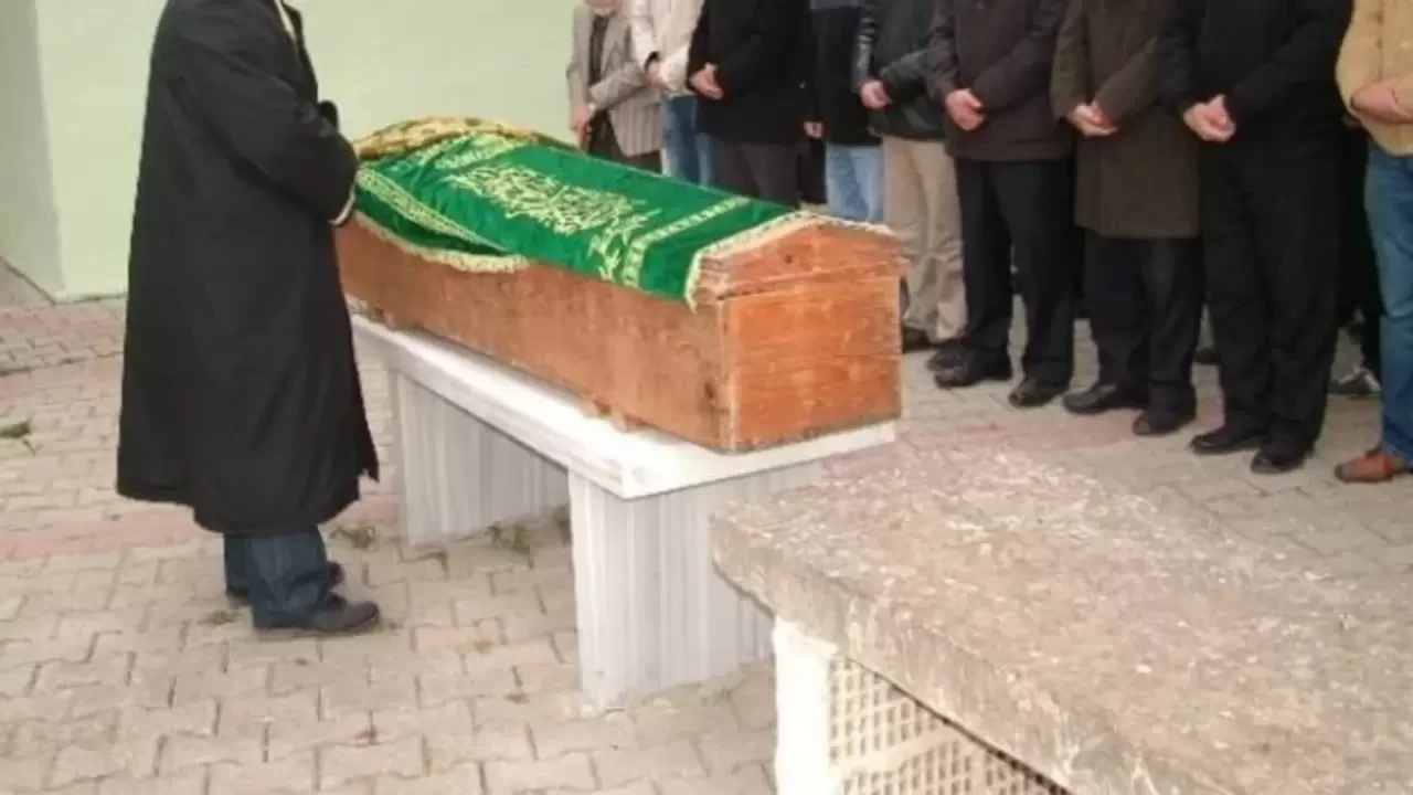 Rüyada Cenaze Namazı Kılmak Ne Anlama Gelir? İşte Detaylı Yorumlar